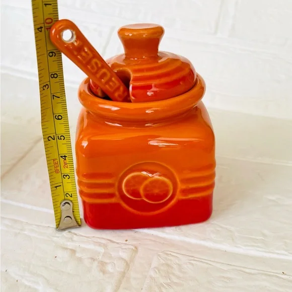 Le Creuset Stoneware Jam Jar Storage Container with Matching Spoon 15 fl ounces - Picture 5 of 8